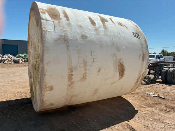 6500 gallon poly storage tank